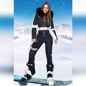 ‼️‼️SOLD‼️‼️Women's Snowsuit small NWT